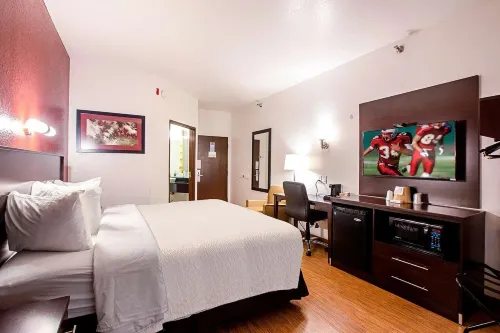 Seasons Inn Traverse City - parking