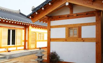 Gyeongju Doran Doran Hanok Stay