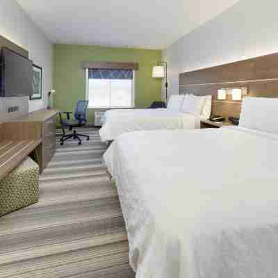 Holiday Inn Express & Suites Denton-UNT-Twu Rooms