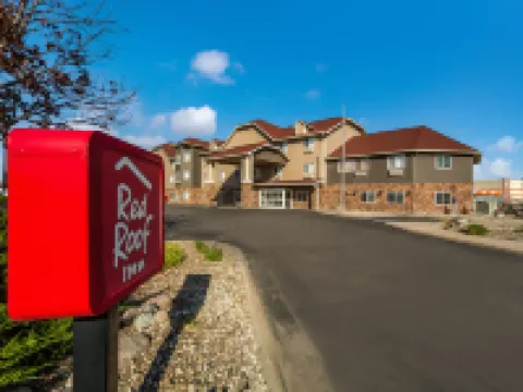 Red Roof Inn & Suites Omaha - Council Bluffs Hotels in Lewis