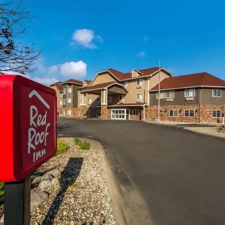Red Roof Inn & Suites Omaha - Council Bluffs