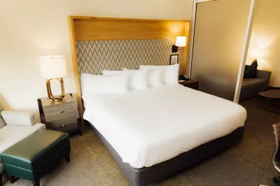 Holiday Inn & Suites Hopkinsville - Convention Ctr فنادق في هوبكينزفيل