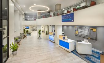 Holiday Inn Express & Suites Atlanta Downtown