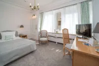 Grand Hotel Cravat Hotels near Le Chemin de la Corniche