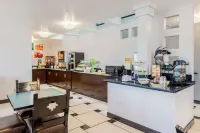 Quality Inn & Suites Albuquerque North near Balloon Fiesta Park - breakfast