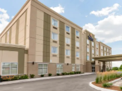 Comfort Inn & Suites Hotels in Clarington