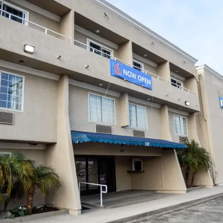 Motel 6 Azusa, CA