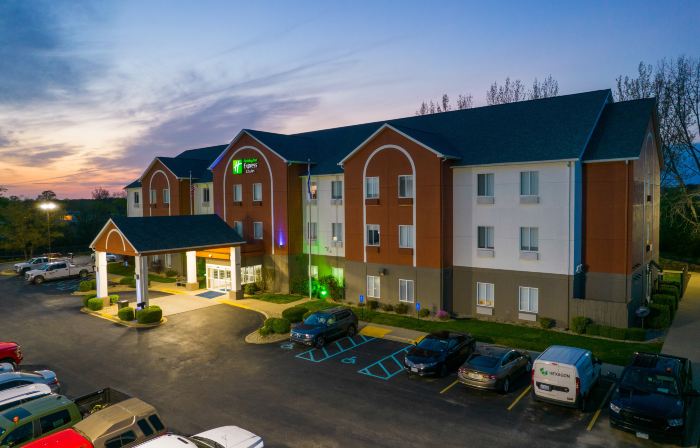 Holiday Inn Express & Suites BEDFORD by IHG