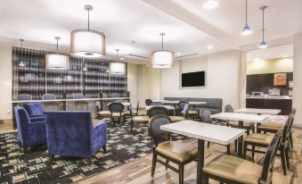 La Quinta Inn & Suites by Wyndham Karnes City - Kenedy