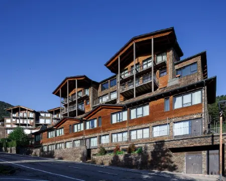 Apartamentos Masella 1600 アルプのホテル