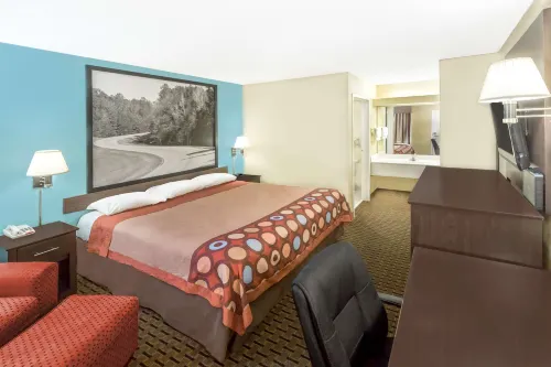 Super 8 by Wyndham Madison/Ridgeland Area Hotels in Canton