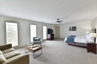 Holiday Inn Express Wisconsin Dells Hotels near Driftless Glen Distillery