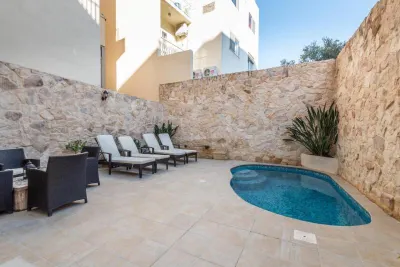 The Stonehouse Hotels near Caffe` Pascucci