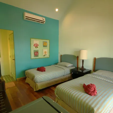 Baanrak Amphawa Homestay