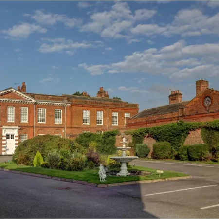Baylis Park Hotel