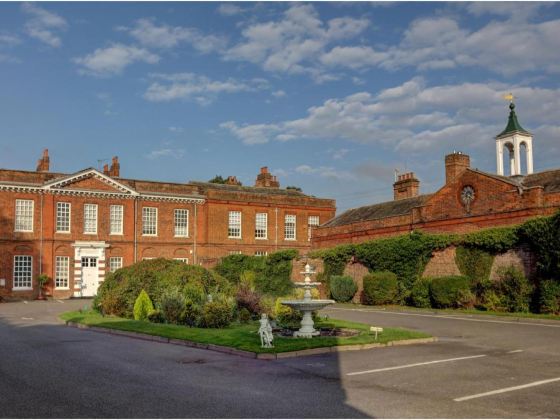 Baylis Park Hotel