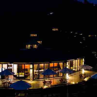 喜馬拉雅山湖景樓閣 Hotel Exterior