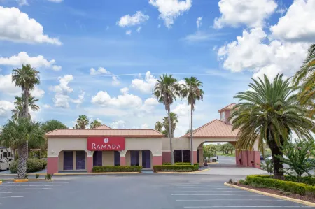 Ramada by Wyndham Davenport Orlando South Отели в г. Давенпорт