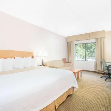 Days Inn by Wyndham Duluth Lakewalk