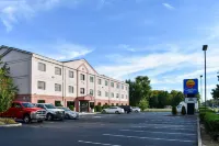 Comfort Inn Bordentown Near NJ Turnpike - parking