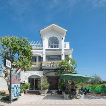 West Lake Hotel - Near Bai Dai Beach