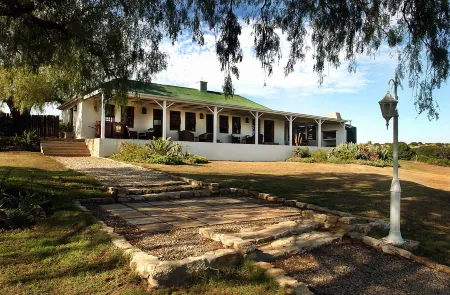 Leeuwenbosch Shearers Lodge - Amakhala Game Reserve