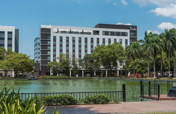 色達首都中央酒店