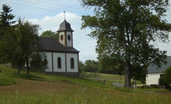 Gorgeous Holiday Home Amidst Hills in Olsdorf