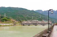 Travel On the Road of Jianmen Pass Apartment (Qingjiang Road)