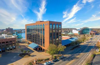 The Landing at Hampton Marina, Tapestry Collection by Hilton Hotel in zona Southall Landings Marina