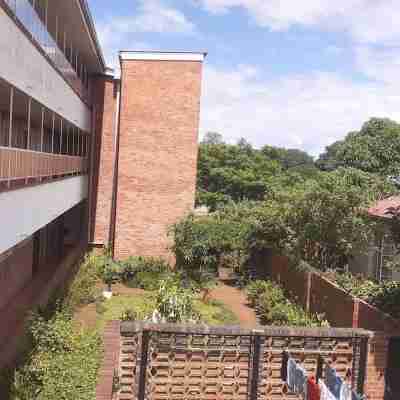 Spacious Executive Holiday Apartment in Bulawayo Hotel Exterior