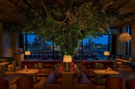 Moxy NYC Lower East Side Отели рядом с достопримечательностью «Чайна-таун»