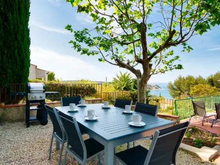 La Maison de l'Amiral Отели рядом с достопримечательностью «Mas de Pierredon - Camping Sanary-sur-Mer - CAMPASUN»