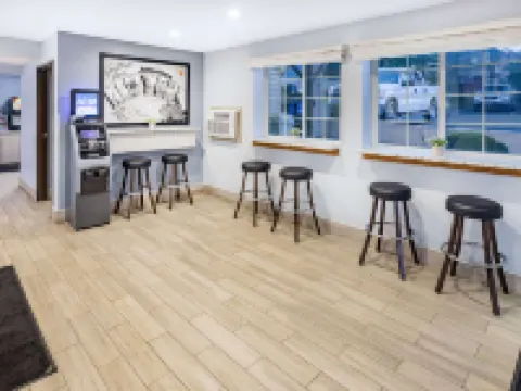 ซุปเปอร์ 8 บายวินด์แฮม จอห์นสทาวน์/โกลเวอร์สวิลล์ โรงแรมในFulton County