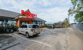 RedDoorz Near Danau Toba Parapat