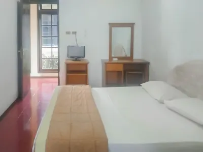 Mataram Cottage Syariah Mitra RedDoorz Hotels in Pacet