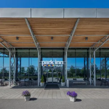 Park Inn by Radisson Oslo Airport Hotel West