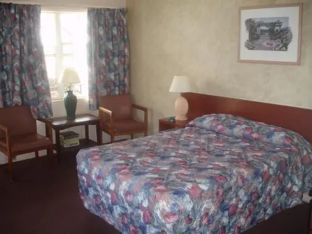 Belleair Village Motel Отели рядом с достопримечательностью «Ларго Спортс Комплекс»