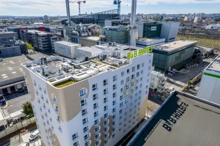 B&B Hotel Paris Ivry Quai de Seine Отели рядом со станцией Ivry-sur-Seine railway station