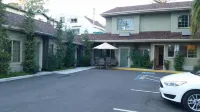 Marin Lodge - Parking