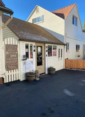 Monte Bianco Inn Hotels in Weed