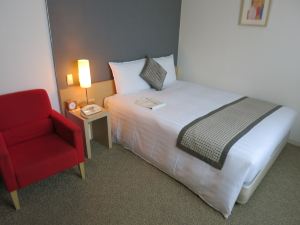 Hamilton Hotel –Red-