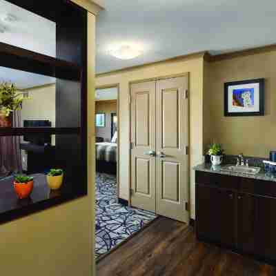 ClubHouse Hotel & Suites Fargo Rooms