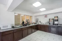 Super 8 by Wyndham Dandridge