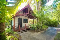 Magnums Airlie Beach – Adults only Hotels near Airlie Beach Lagoon