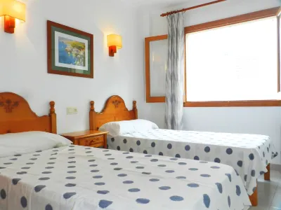 Apartaments Marina Sol I Pins فنادق في Cala Figuera