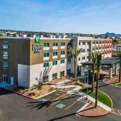 Holiday Inn Express & Suites Lake Havasu - London Bridge Hotel Exterior