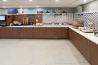 Holiday Inn Express & Suites MOOSE JAW by IHG - breakfast