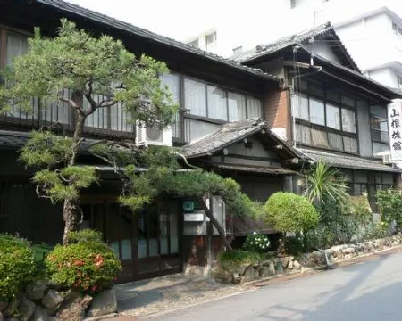 山根旅館 三原のホテル