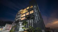 Geoje Hinoki Haesoojjim Resort 鶴洞黑鵝卵石海岸附近的飯店